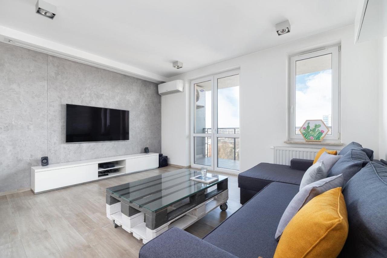 Avia Apartment Three Bedroom Two Balcony Ac & Parking By Noclegi Renters Krasków Exterior foto