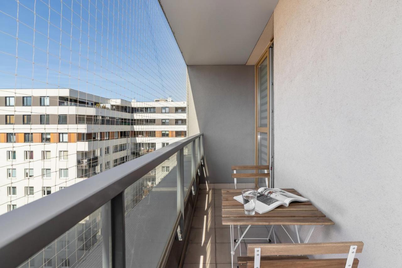 Avia Apartment Three Bedroom Two Balcony Ac & Parking By Noclegi Renters Krasków Exterior foto