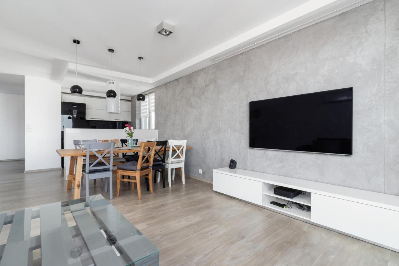 Avia Apartment Three Bedroom Two Balcony Ac & Parking By Noclegi Renters Krasków Exterior foto