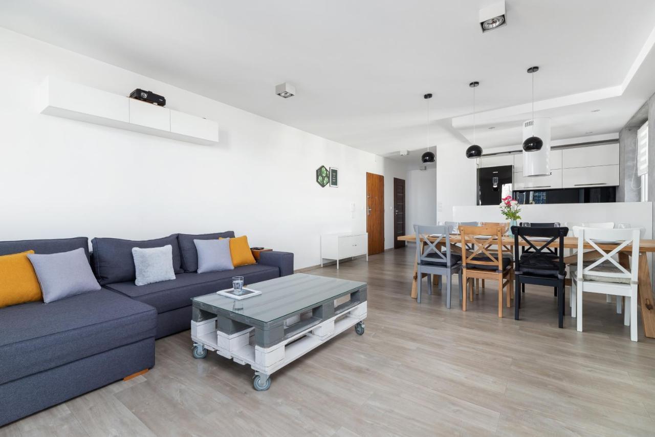 Avia Apartment Three Bedroom Two Balcony Ac & Parking By Noclegi Renters Krasków Exterior foto