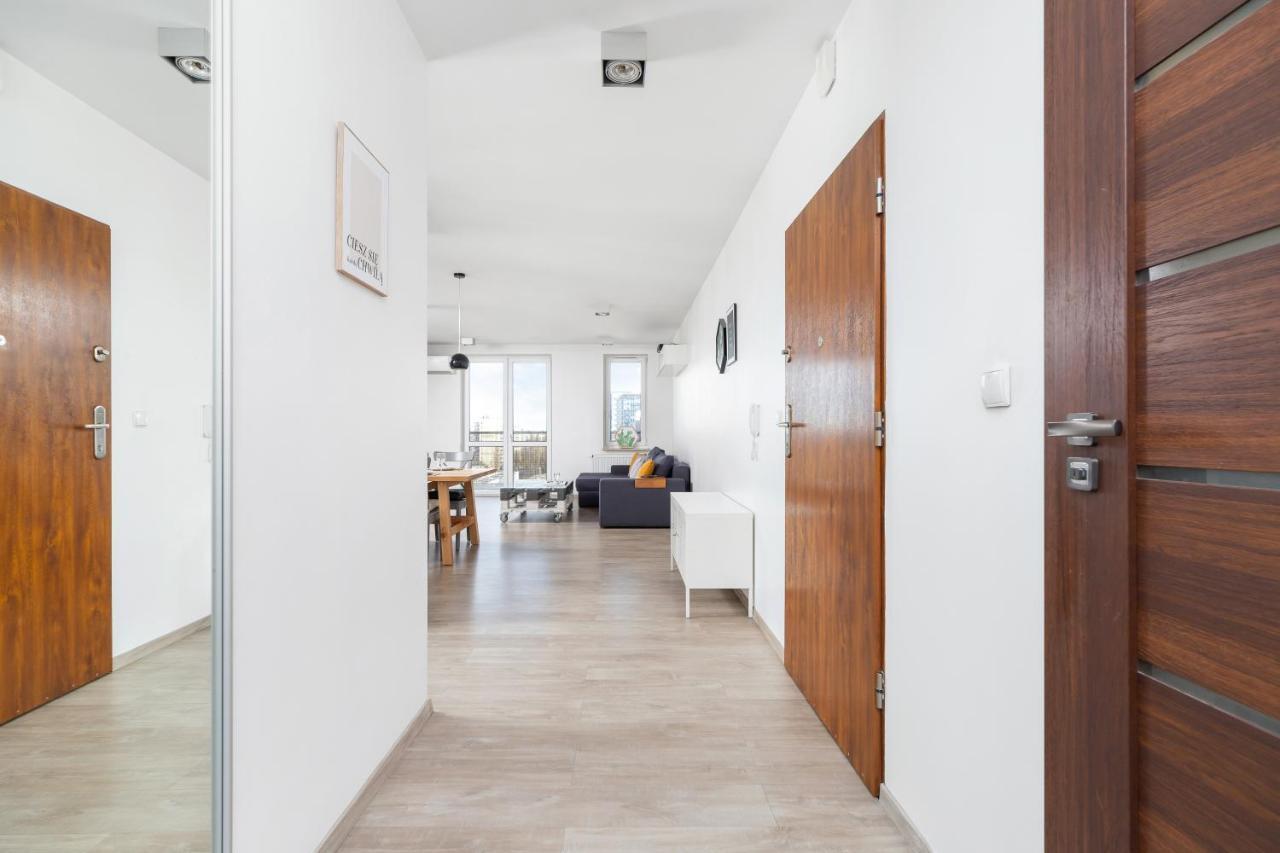 Avia Apartment Three Bedroom Two Balcony Ac & Parking By Noclegi Renters Krasków Exterior foto