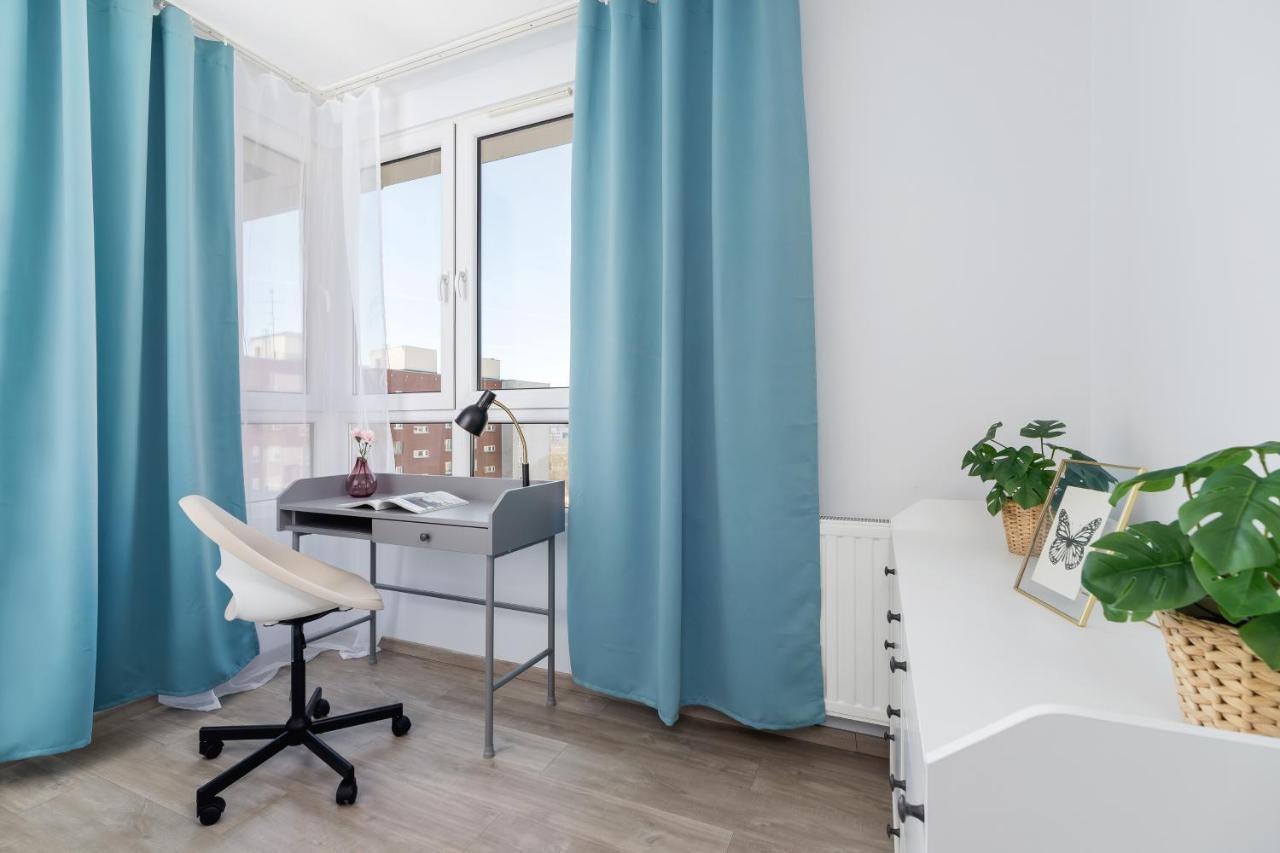 Avia Apartment Three Bedroom Two Balcony Ac & Parking By Noclegi Renters Krasków Exterior foto