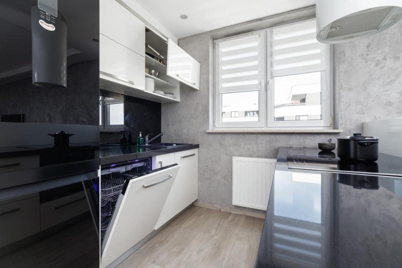 Avia Apartment Three Bedroom Two Balcony Ac & Parking By Noclegi Renters Krasków Exterior foto