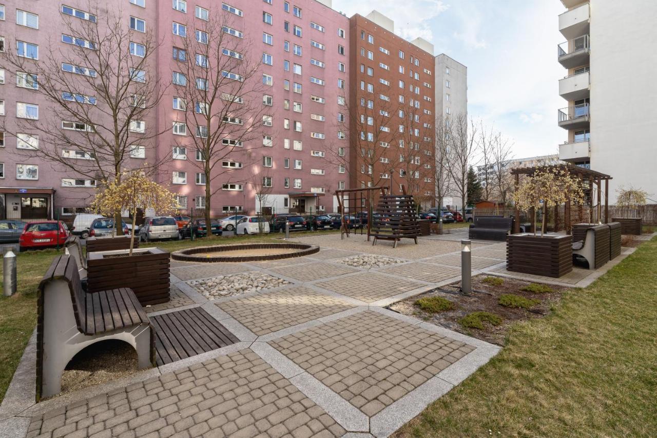 Avia Apartment Three Bedroom Two Balcony Ac & Parking By Noclegi Renters Krasków Exterior foto